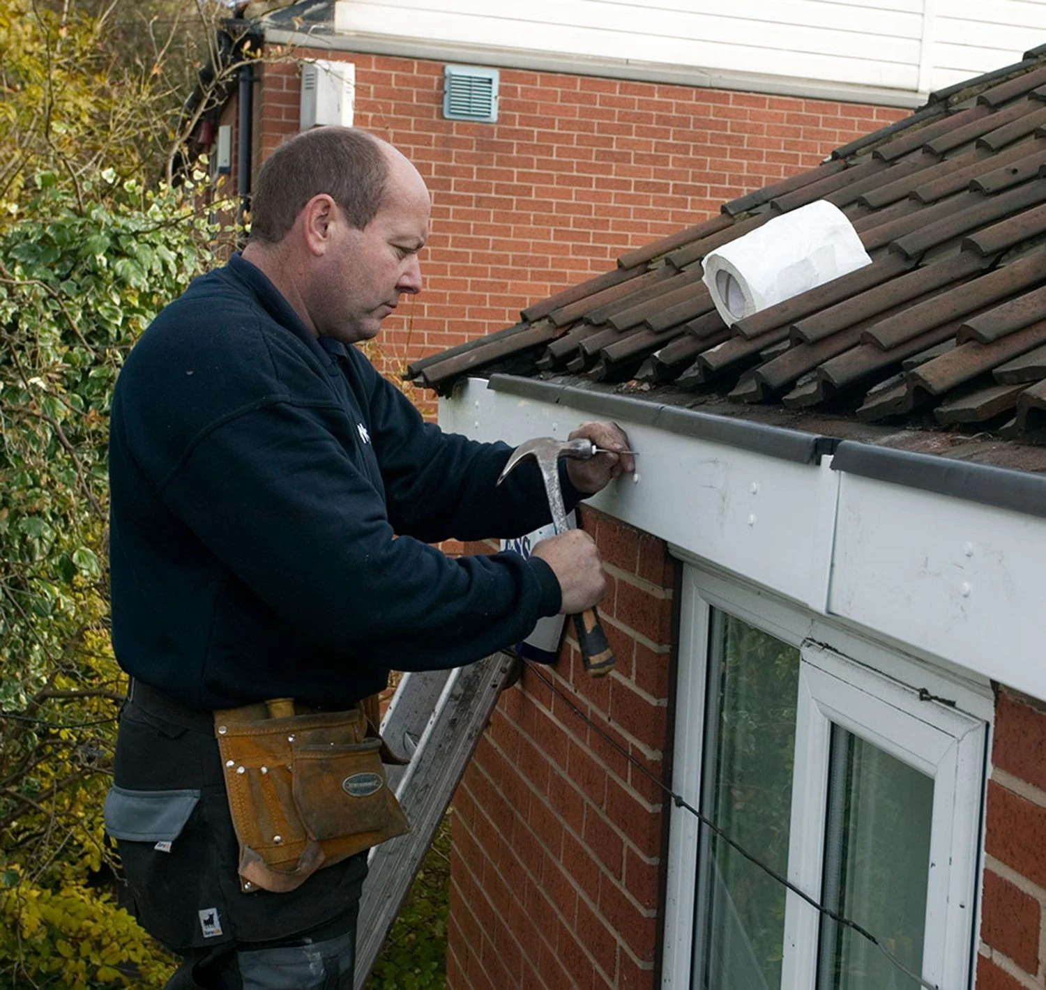 Agate Grey Woodgrain Standard Fascia Euroboard - Length 5m X Width 250mm - Image 4